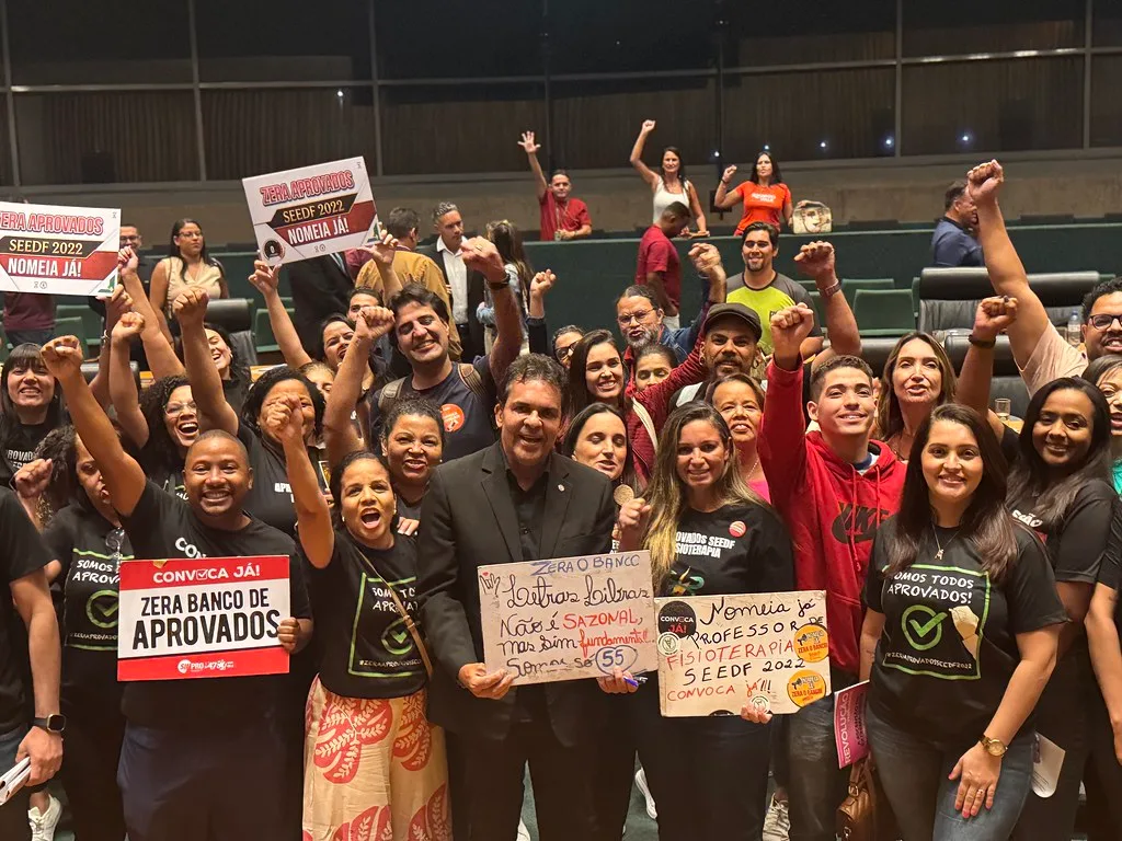 Ricardo Vale comemora nomeação de 2.681 professores: “Uma grande vitória para a educação do DF”*